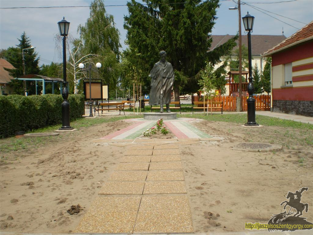 szobor2.jpg