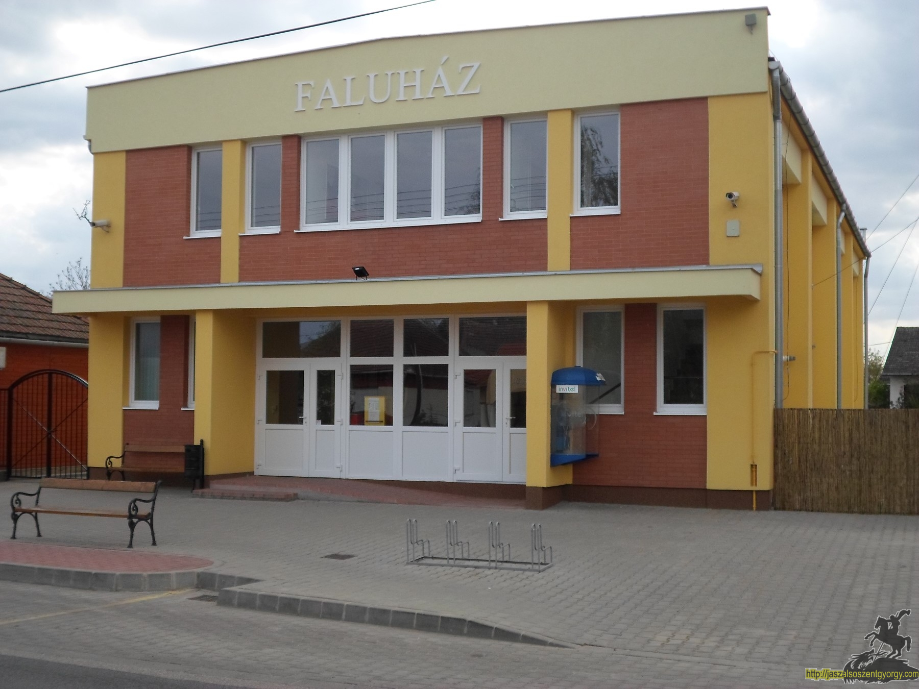 faluhaz35.JPG