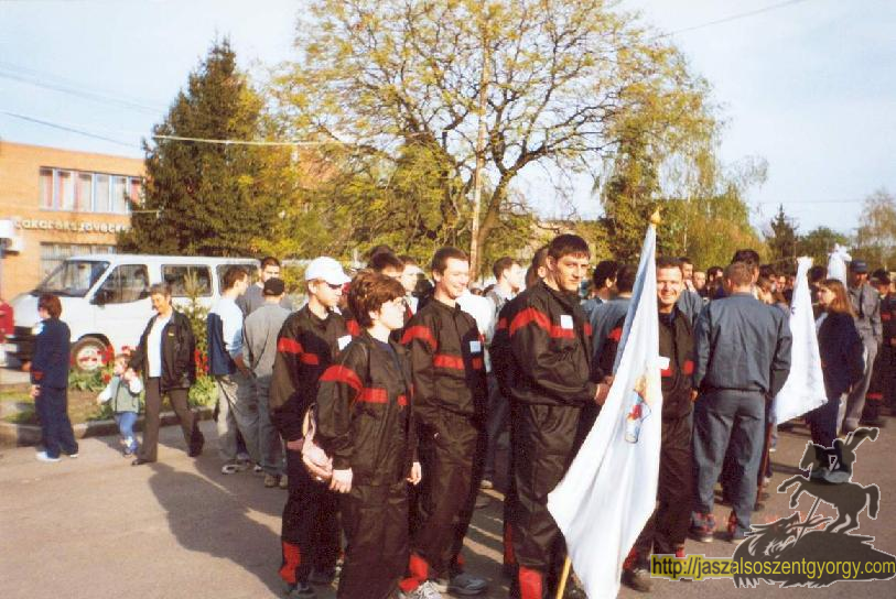 felvonulas.jpg